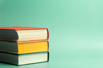 打羽毛球怎样发球最好？